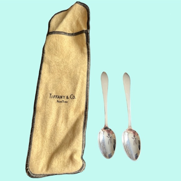 Tiffany & Co. Faneuil Sterling Silver 4.25” Teaspoon Set from 1910s with Dustbag - Picture 2 of 13